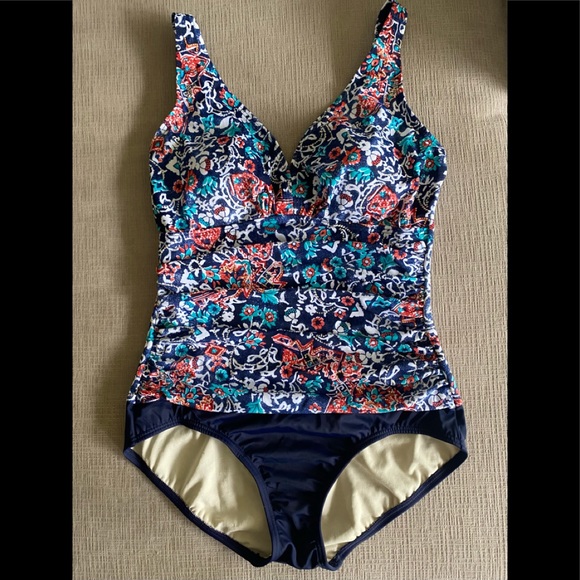 Women’s swimsuit - Picture 3 of 5